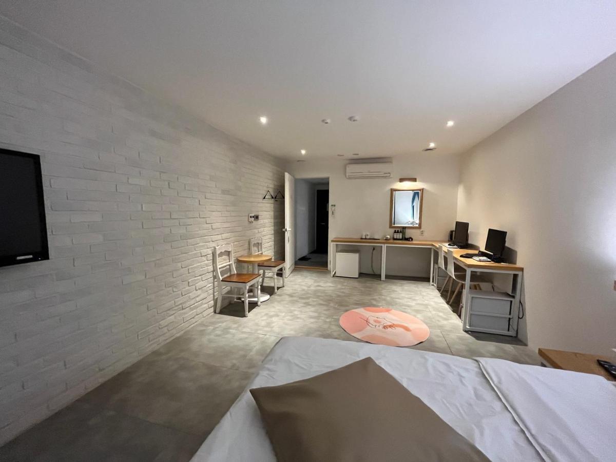 Hotel Yaja Hwajeong Station Коян Экстерьер фото