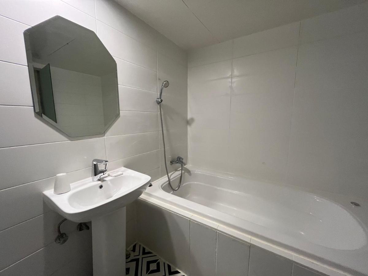 Hotel Yaja Hwajeong Station Коян Экстерьер фото