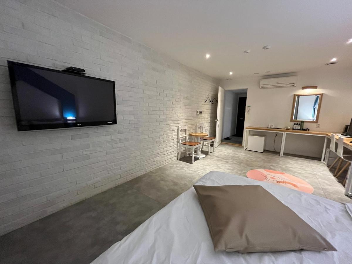 Hotel Yaja Hwajeong Station Коян Экстерьер фото