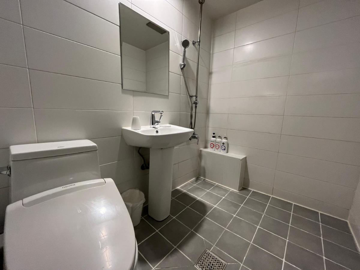 Hotel Yaja Hwajeong Station Коян Экстерьер фото