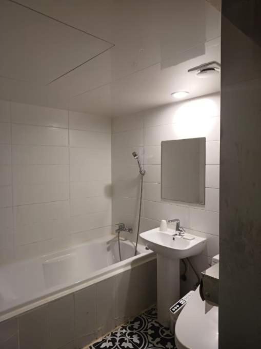 Hotel Yaja Hwajeong Station Коян Экстерьер фото