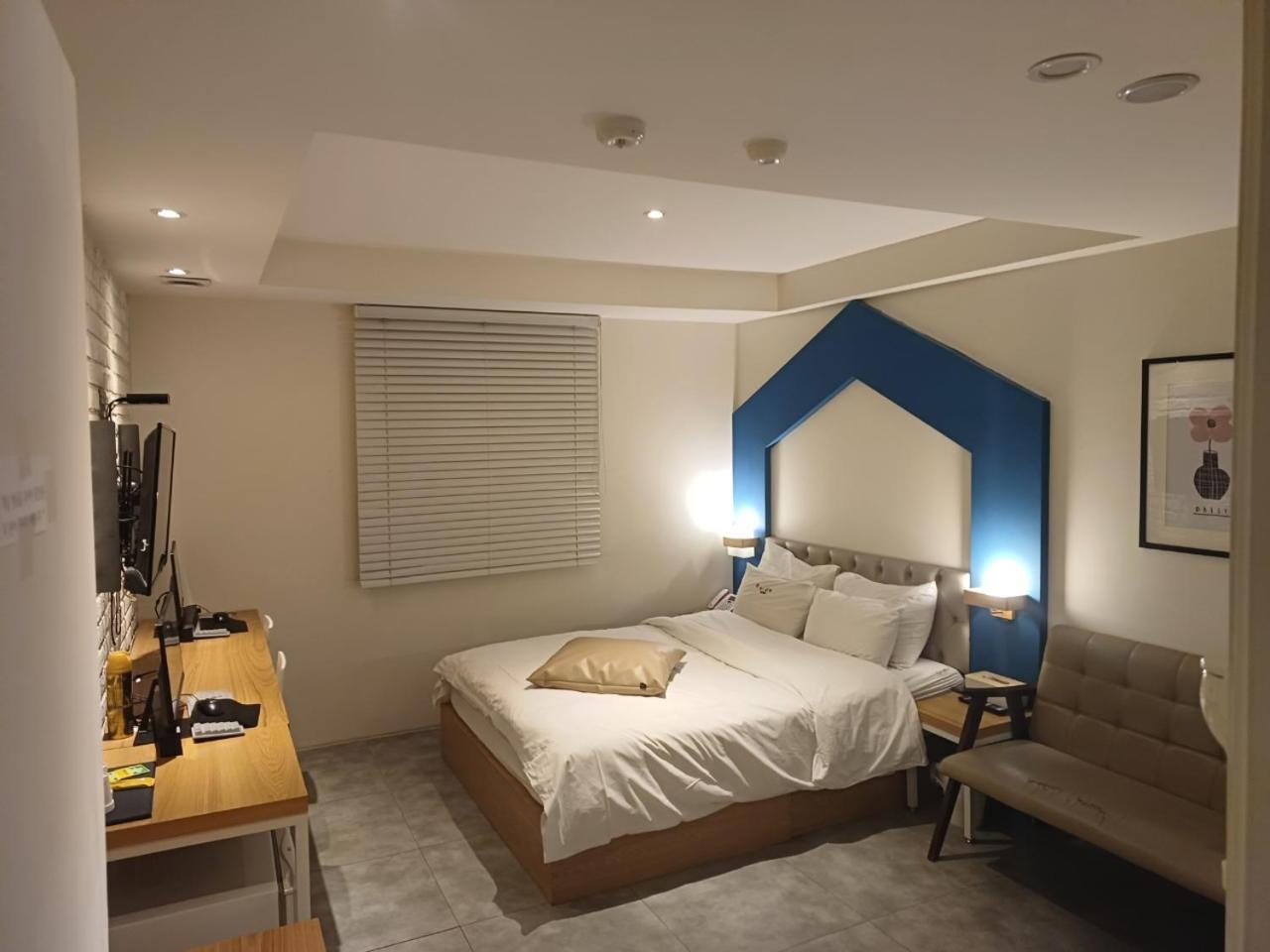 Hotel Yaja Hwajeong Station Коян Экстерьер фото