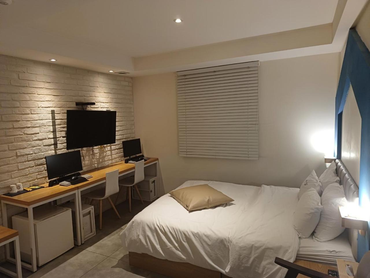 Hotel Yaja Hwajeong Station Коян Экстерьер фото