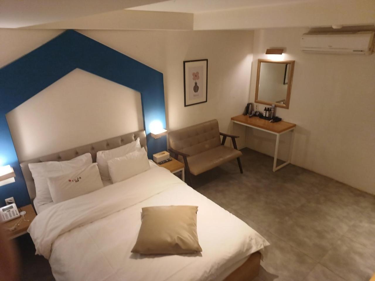 Hotel Yaja Hwajeong Station Коян Экстерьер фото