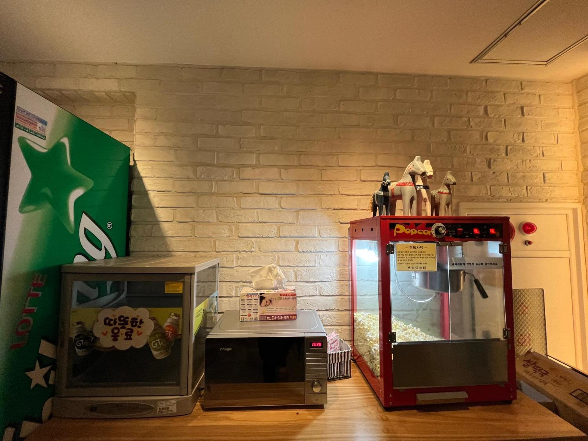 Hotel Yaja Hwajeong Station Коян Экстерьер фото